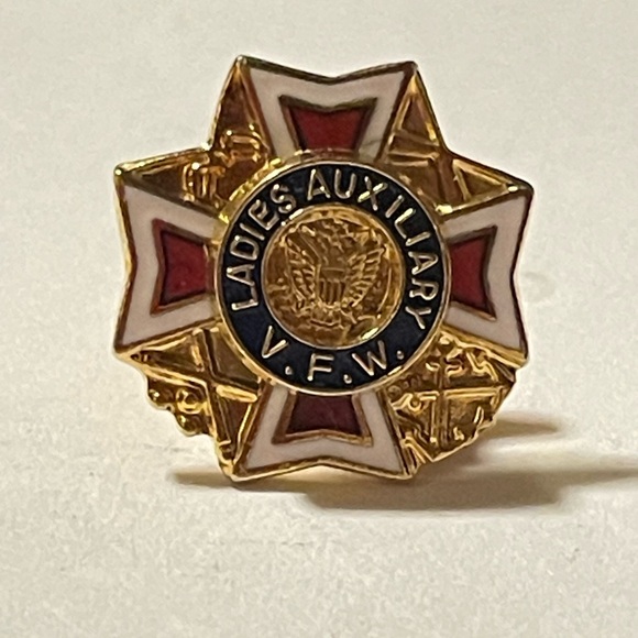 Vintage VFW Ladies Auxiliary 10K Gold Yellow Enamel lapel pin - Picture 7 of 9